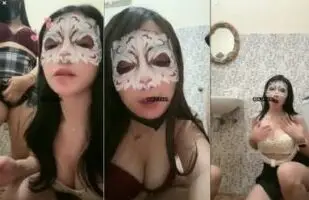 Mita Bareng Teman Lesbian di Kamar Mandi Sambil Mainin Sex Toys